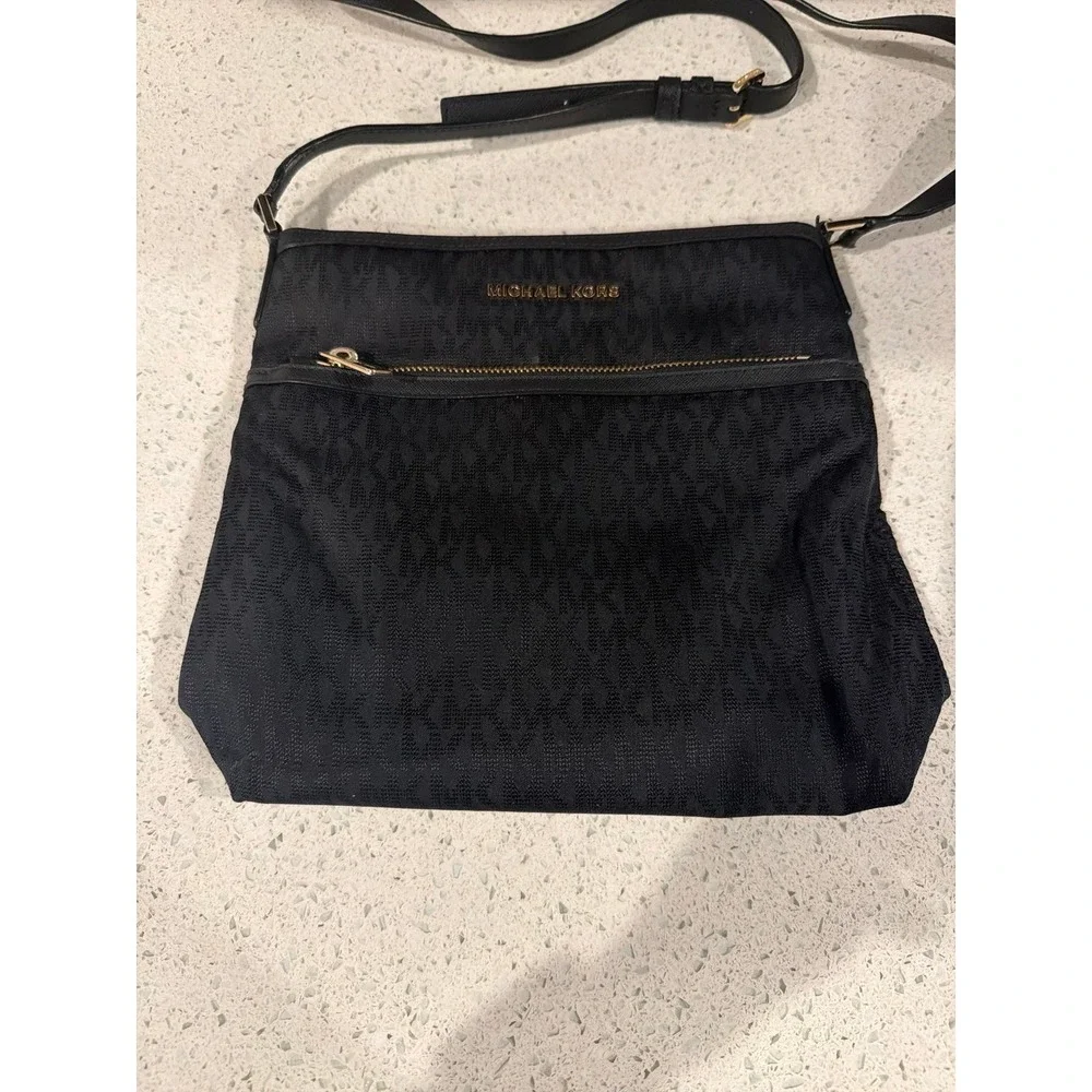 Michael‎ Kors Kempton Medium Messenger Bag